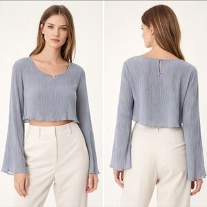 ASTR the Label dusty blue/grey crinkle long sleeve crop top